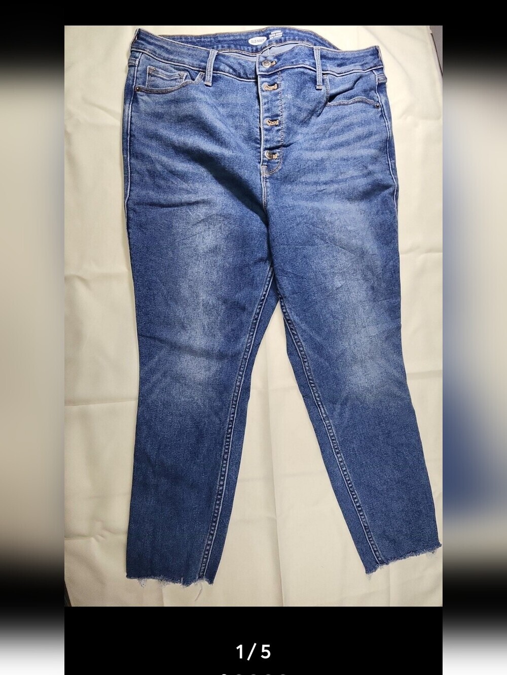 Old Navy Button-Fly Cropped Jeans in Medium Blue